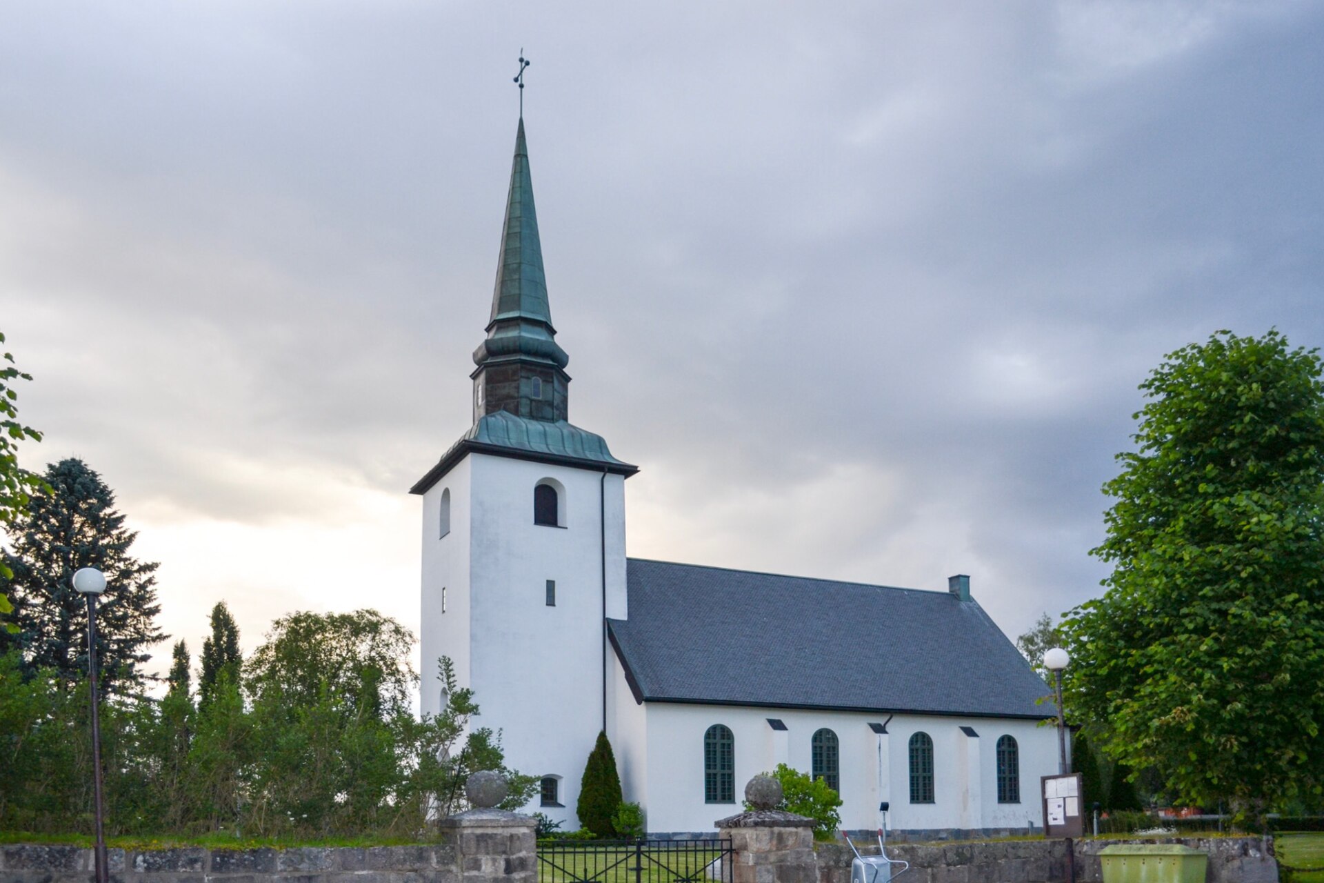 Blomskogs kyrka — kyrkan i socknen, inte Lelången och inte 2 000 hektar
