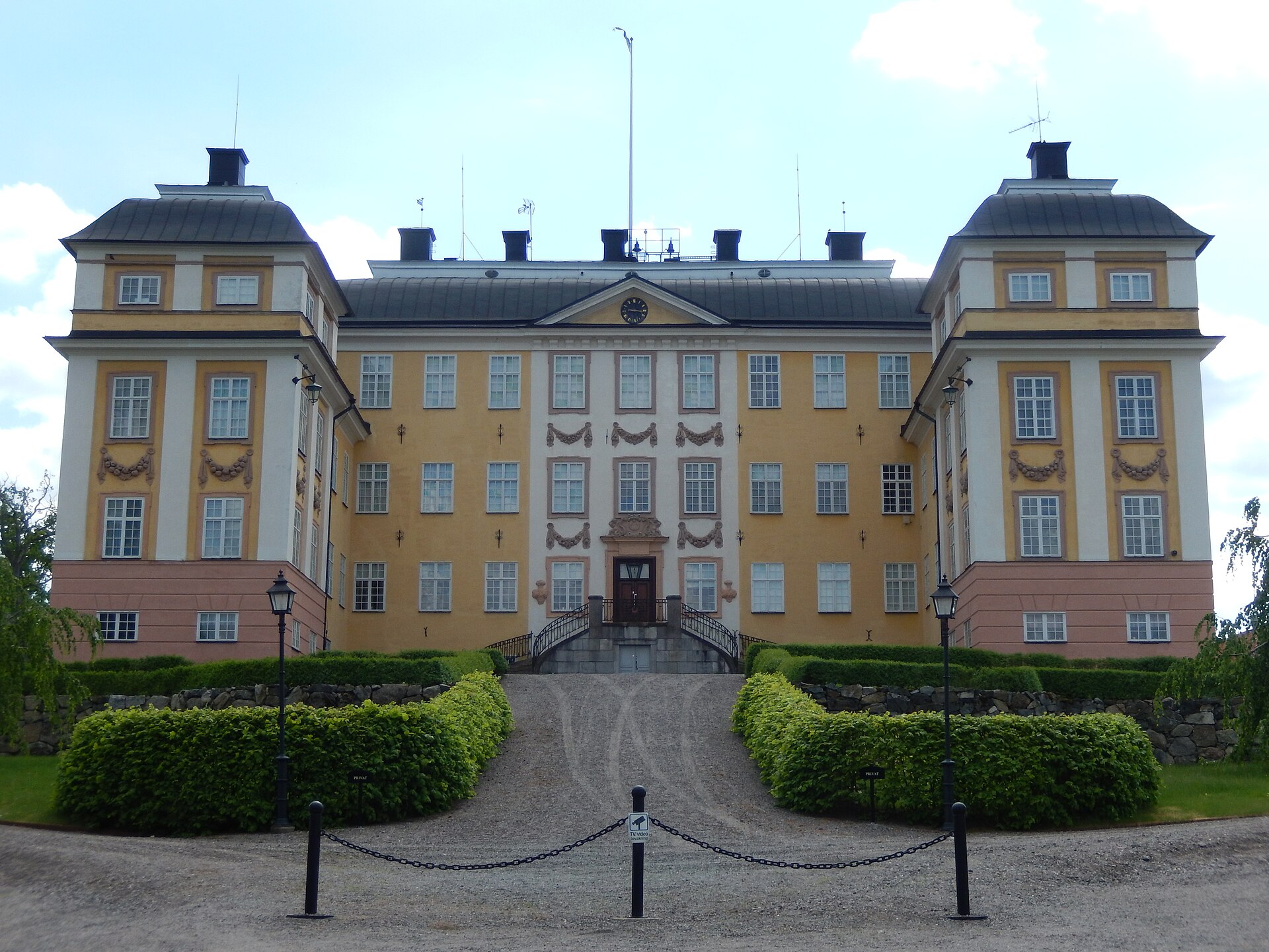 Ericsbergs slott — byggnaden i Södermanland, inte såten och inte en gästtaxa