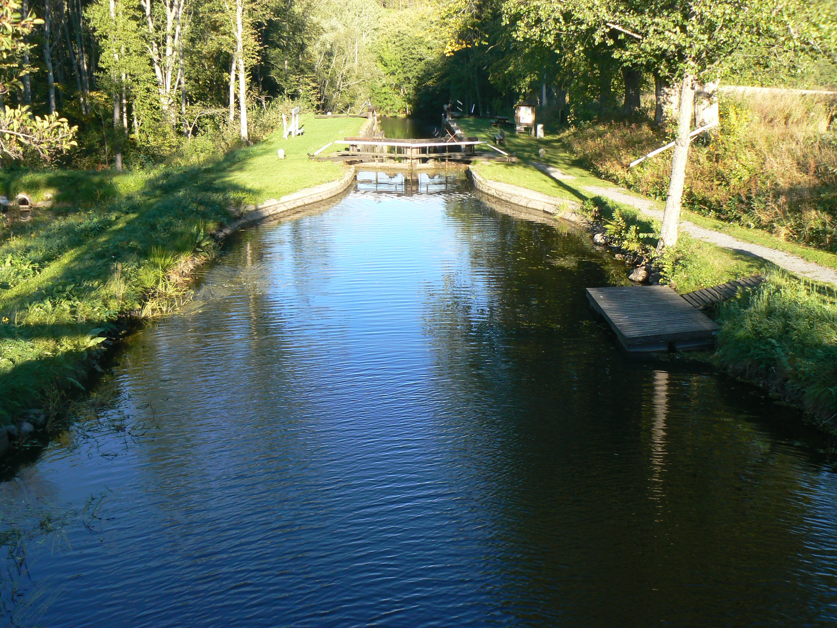Kinda kanal vid Hovetorp — landskap, inte Lakviks pass