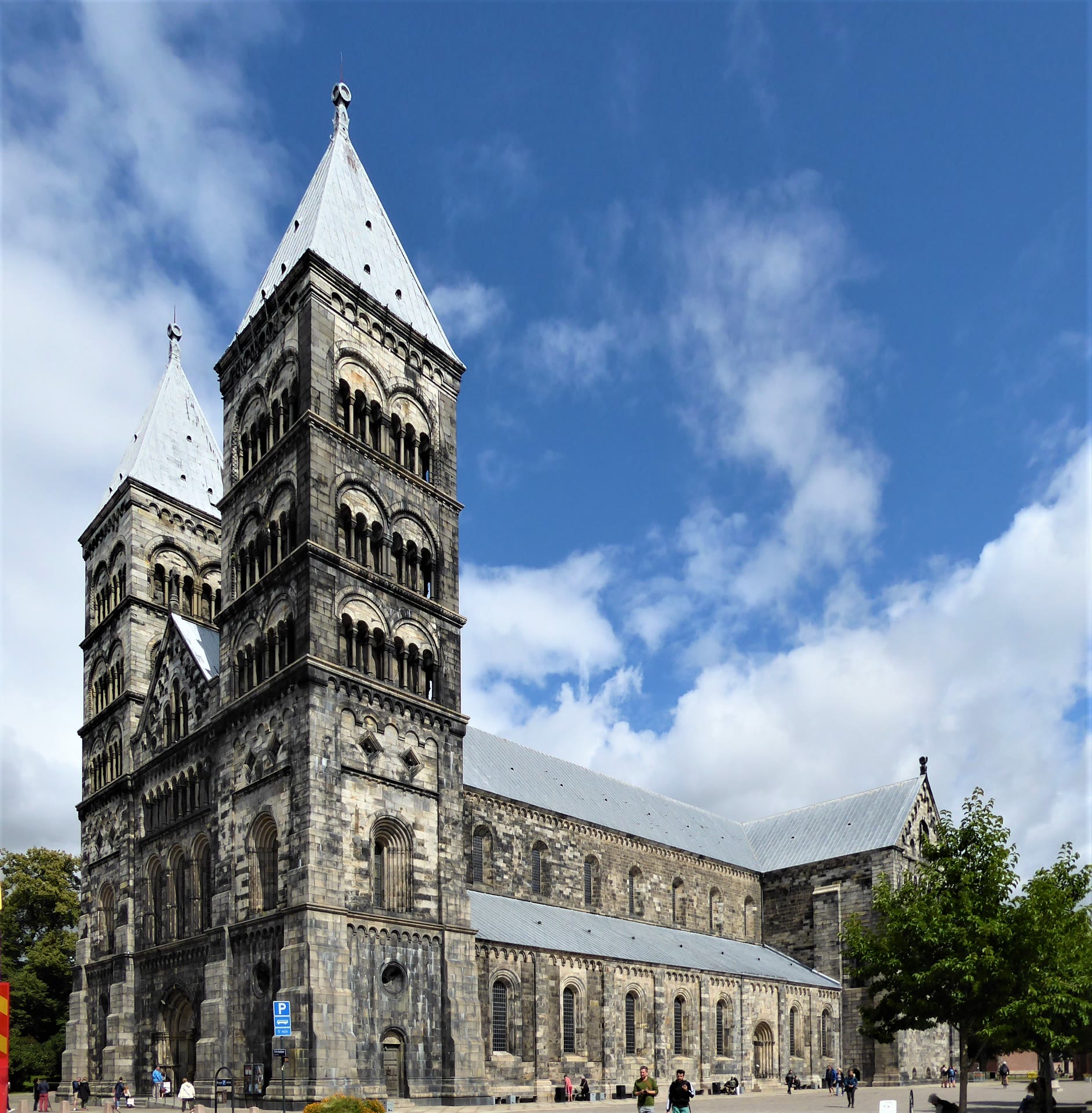 Lunds domkyrka — domkyrkan i stan, inte Landskrona Tuna 40:1 och inte 9 500 hektar
