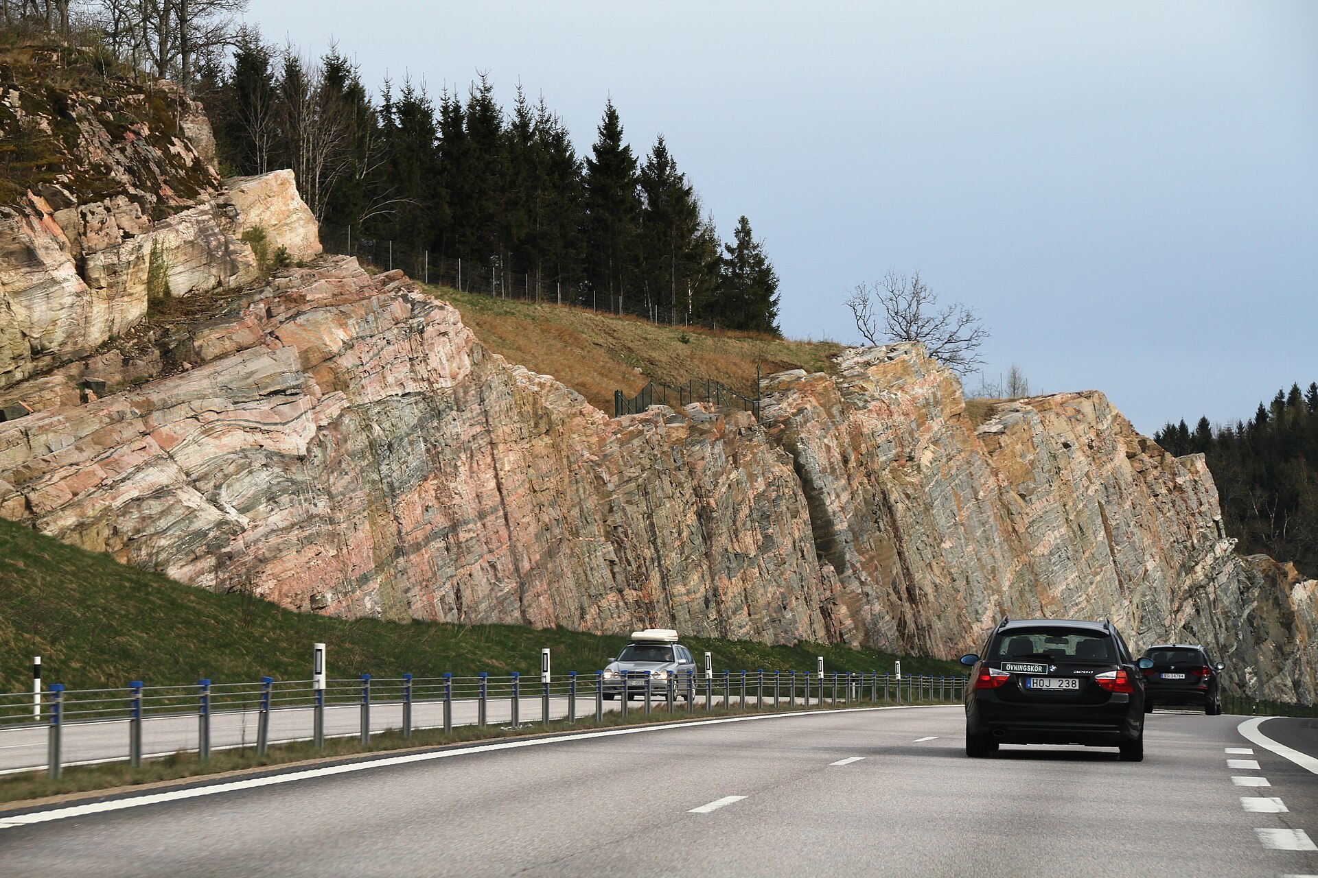 E6 genom Munkedals kommun — vägen, inte gården i Hedekas och inte ett drev