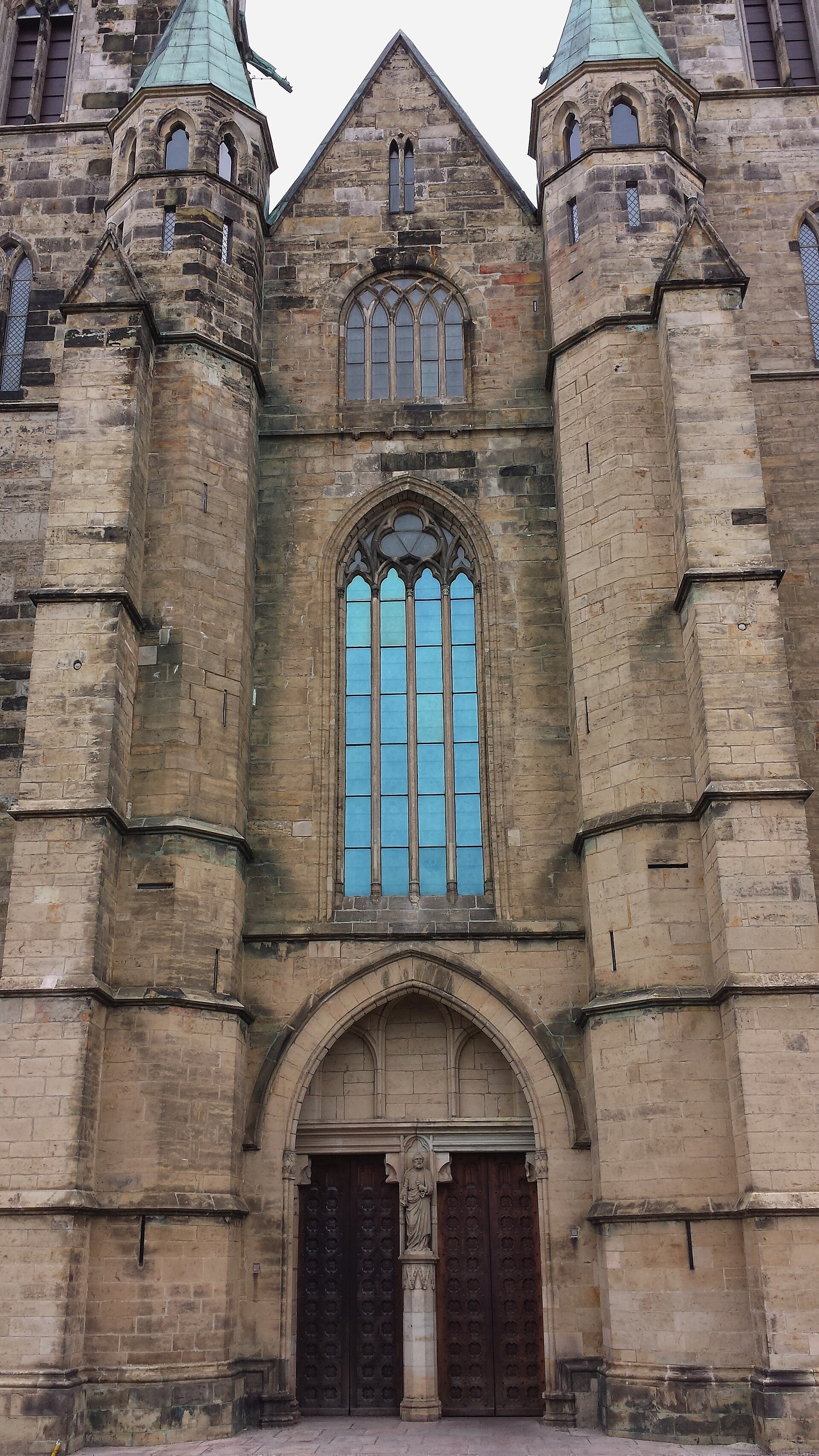 Skara domkyrka — domkyrkan i stan, inte ett jakträttsarrende och inte 25 000 hektar