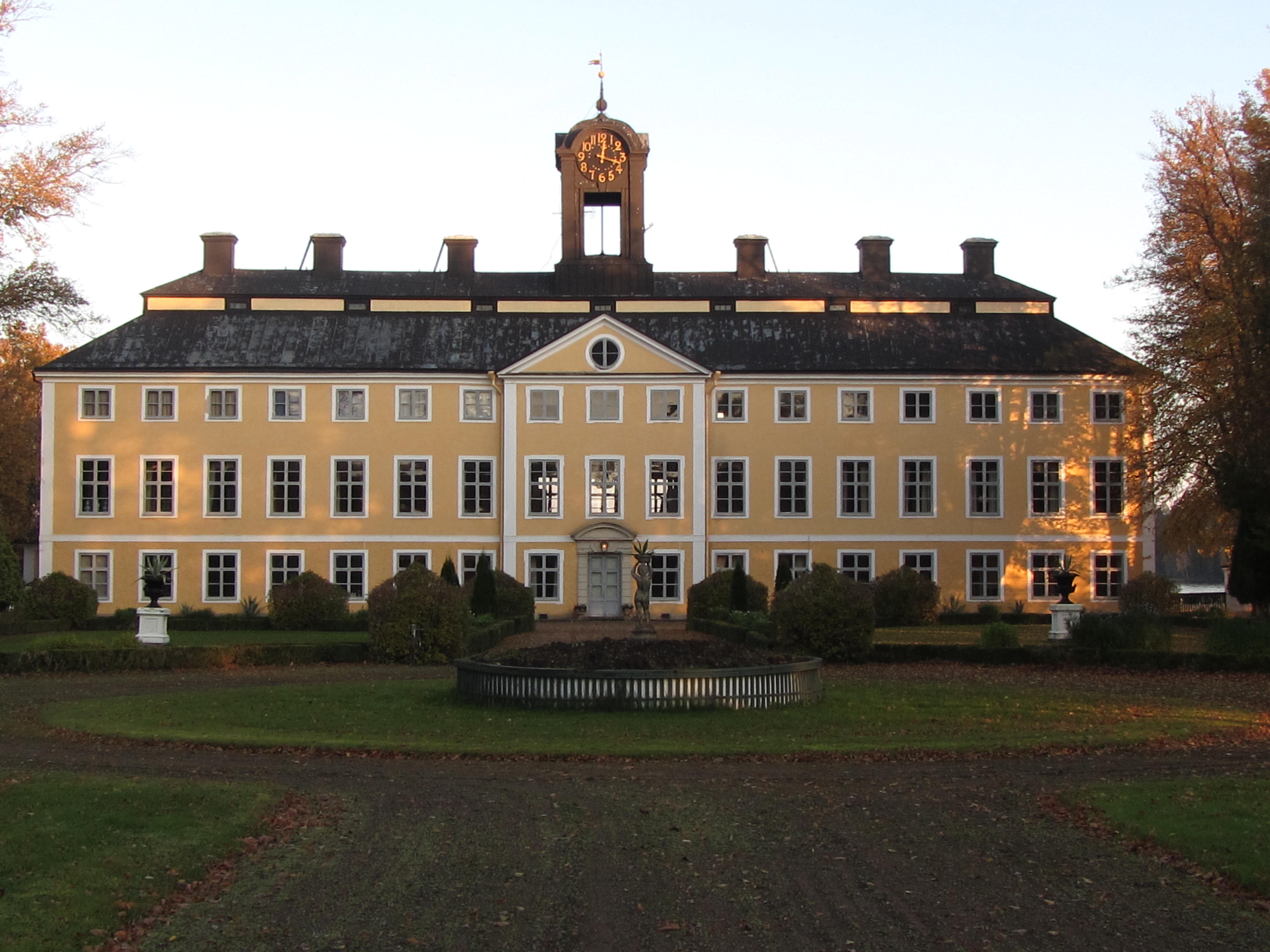 Sturefors slott — byggnaden, inte ett jaktlags torn