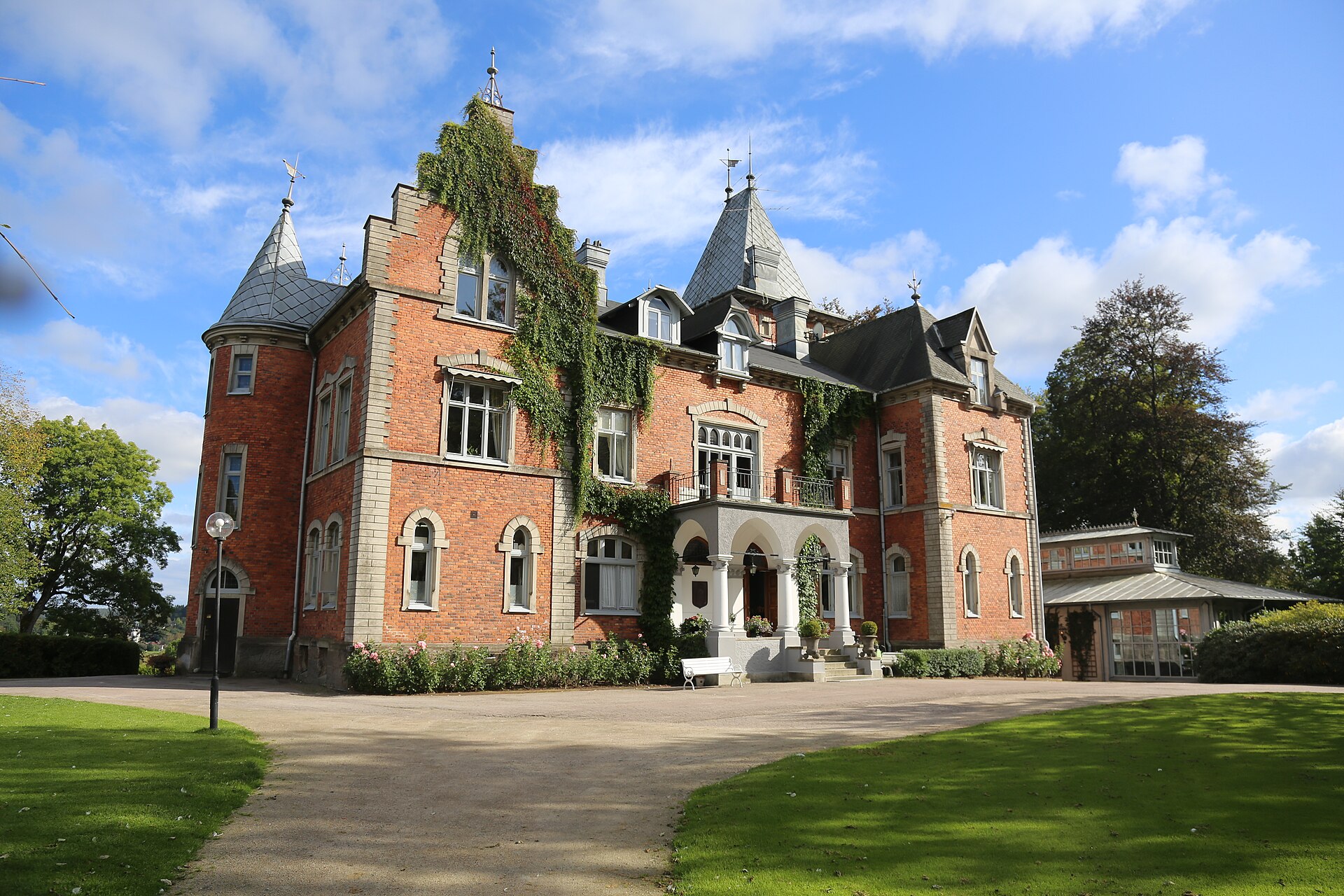 Thorskogs slott — byggnaden, inte Tjurholmen