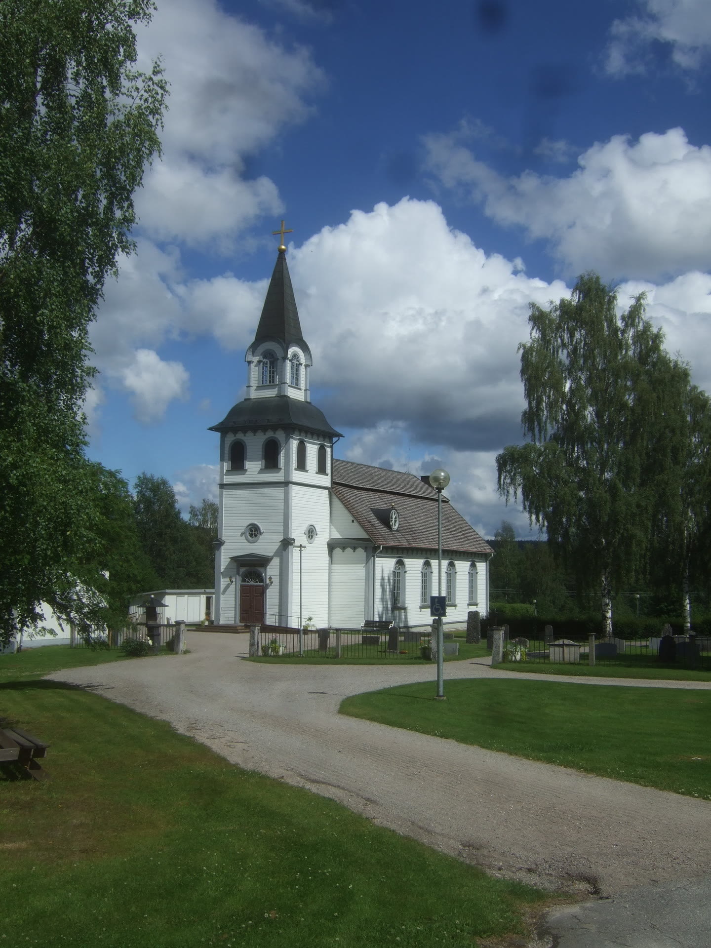 Voxna kyrka — kyrkan väster om Edsbyn, inte Ovanåkers kyrka och inte Bäck